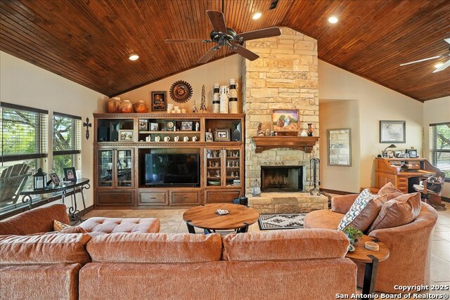 Listing photo id 2 for 130 Cr 102  