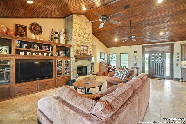 Listing photo id 3 for 130 Cr 102  