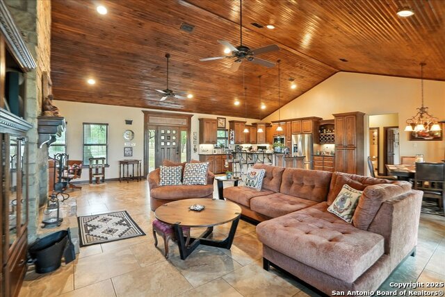 Listing photo id 4 for 130 Cr 102  