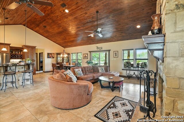 Listing photo id 5 for 130 Cr 102  