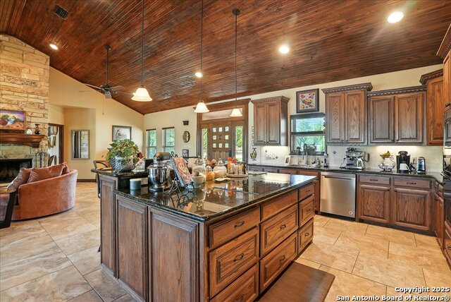 Listing photo id 7 for 130 Cr 102  