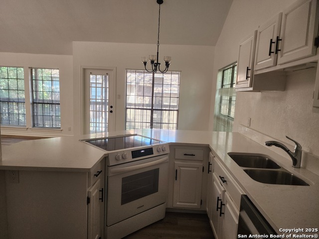 Image 10 of 49 For 8611 Datapoint Dr  44