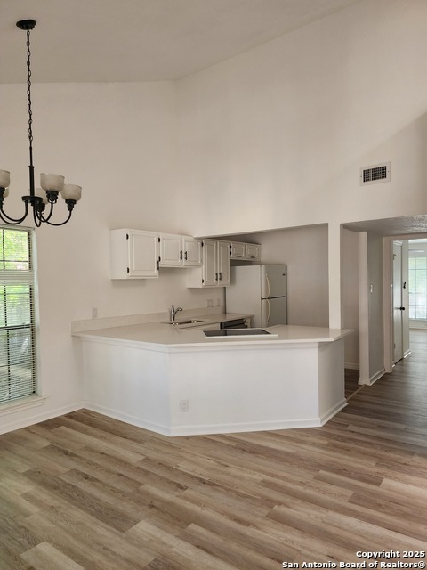 Image 12 of 49 For 8611 Datapoint Dr  44