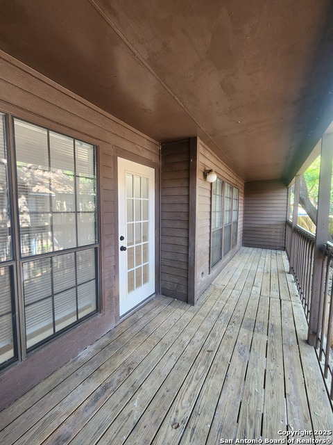 Image 18 of 49 For 8611 Datapoint Dr  44