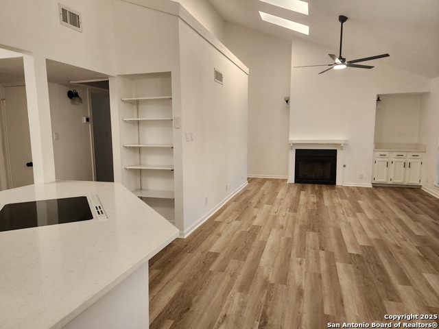 Image 8 of 49 For 8611 Datapoint Dr  44