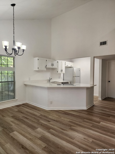 Image 9 of 49 For 8611 Datapoint Dr  44