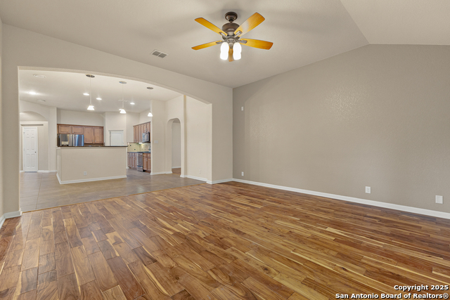 Image 18 of 49 For 510 Turnberry Way