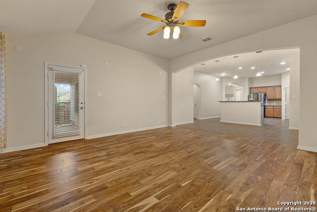 Image 19 of 49 For 510 Turnberry Way