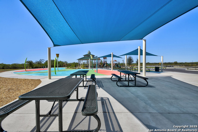 Listing photo id 14 for 15326 Waterow View