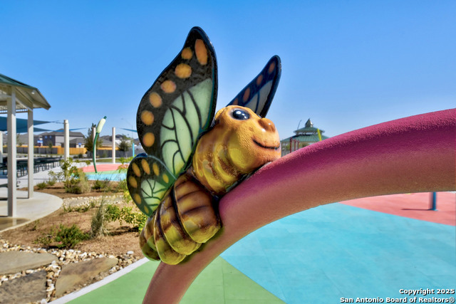 Listing photo id 17 for 15326 Waterow View