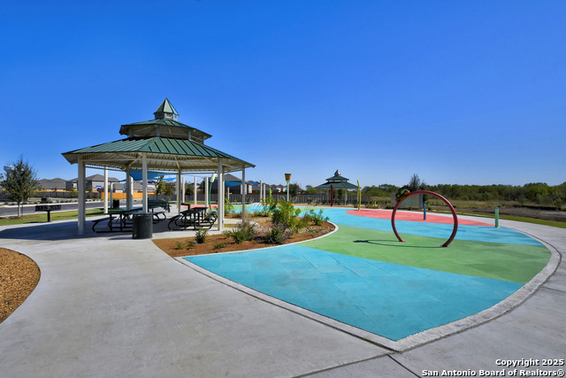 Listing photo id 18 for 15326 Waterow View