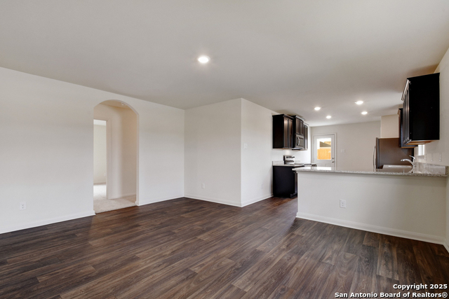 Listing photo id 5 for 15326 Waterow View