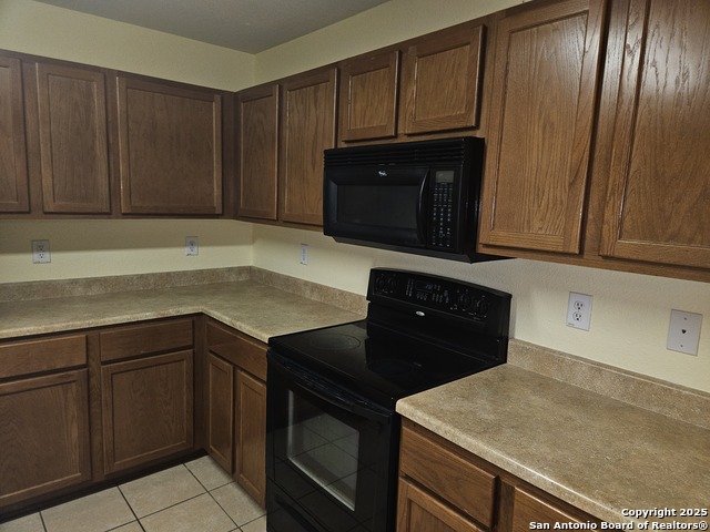 Image 12 of 35 For 204 Willow Way N