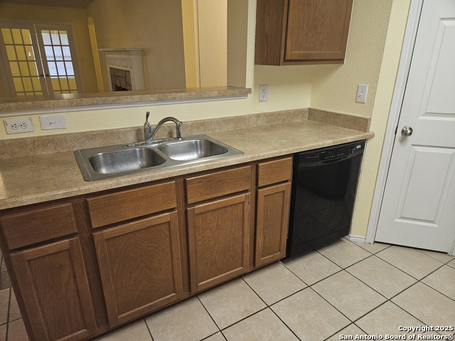 Image 14 of 35 For 204 Willow Way N