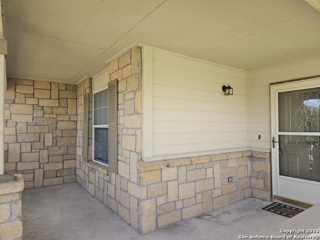 Image 2 of 35 For 204 Willow Way N