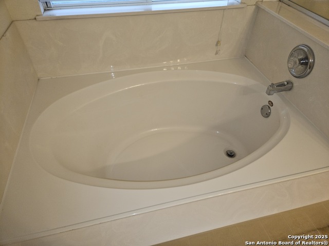 Image 23 of 35 For 204 Willow Way N