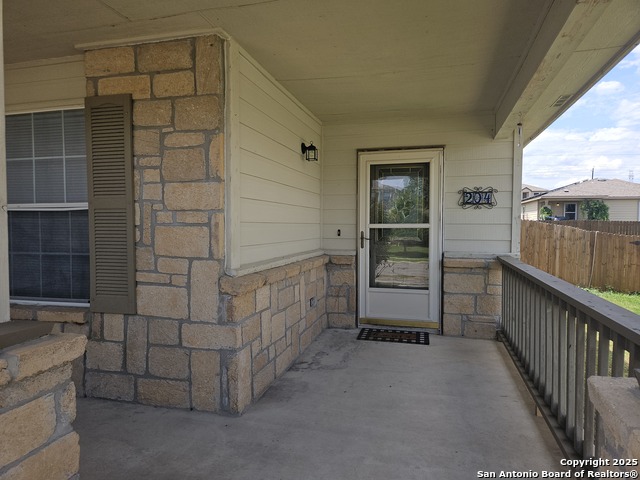 Image 4 of 35 For 204 Willow Way N