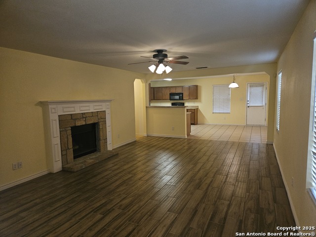 Image 7 of 35 For 204 Willow Way N