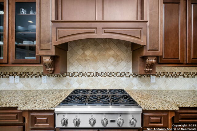 Listing photo id 8 for 17003 Chianti Rdg