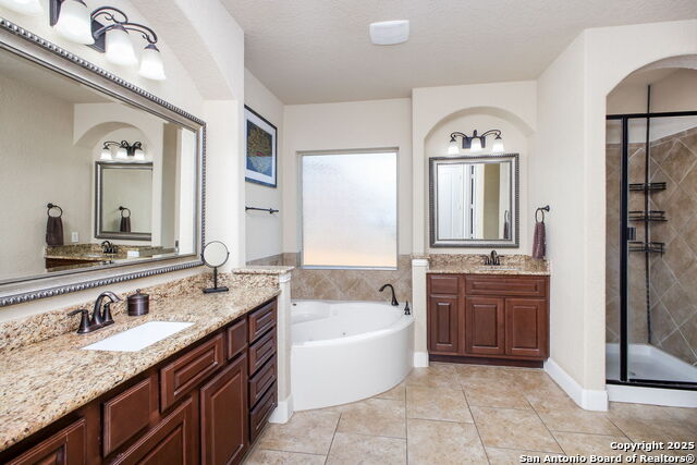 Listing photo id 11 for 17003 Chianti Rdg