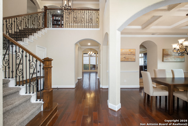 Listing photo id 3 for 17003 Chianti Rdg
