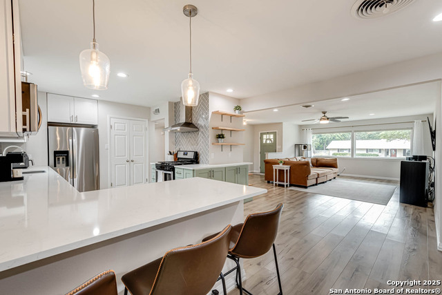 Image 11 of 34 For 207 Meadowood Lane