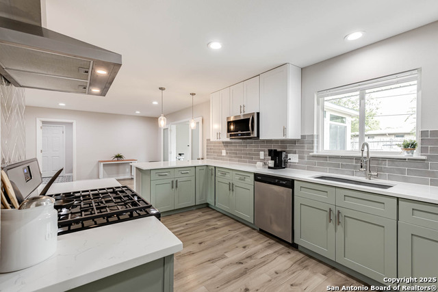 Image 13 of 34 For 207 Meadowood Lane