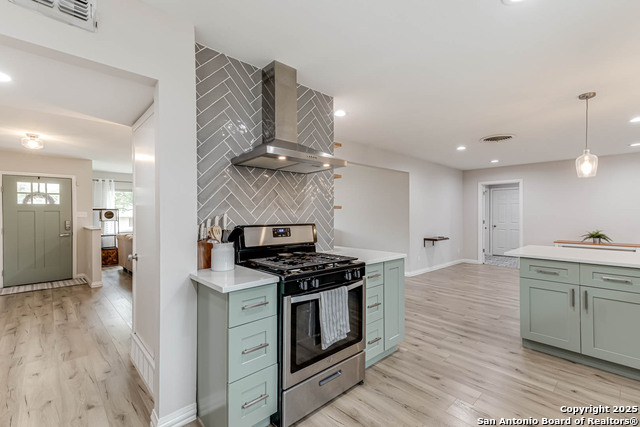 Image 14 of 34 For 207 Meadowood Lane