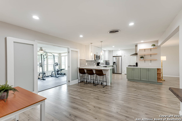 Image 15 of 34 For 207 Meadowood Lane