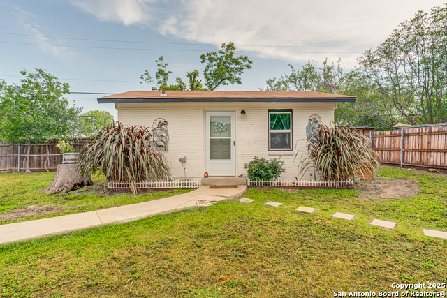 Image 27 of 34 For 207 Meadowood Lane