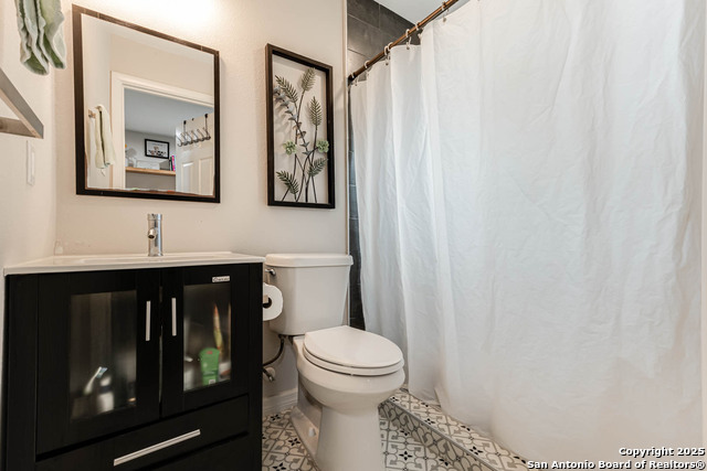 Image 30 of 34 For 207 Meadowood Lane