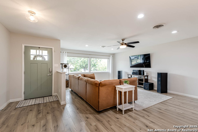 Image 5 of 34 For 207 Meadowood Lane