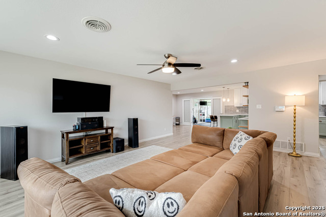Image 6 of 34 For 207 Meadowood Lane