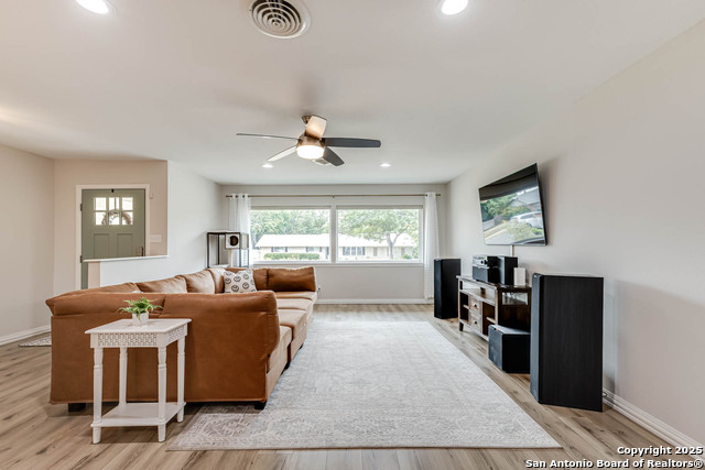 Image 8 of 34 For 207 Meadowood Lane
