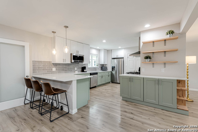 Image 9 of 34 For 207 Meadowood Lane