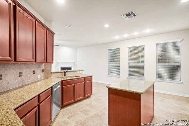 Listing photo id 9 for 13914 Annuziata