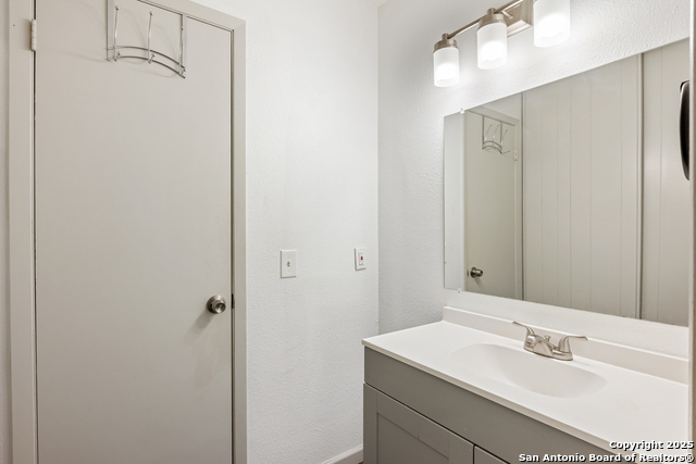 Image 29 of 41 For 13200 Montecito