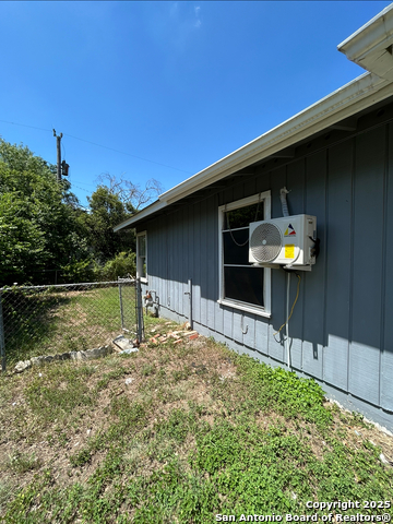 Image 4 of 11 For 4118 Scarletoak Dr