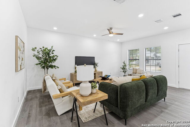 Image 19 of 48 For 1722 Ridgewood Ct W