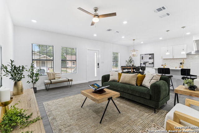 Image 23 of 48 For 1722 Ridgewood Ct W
