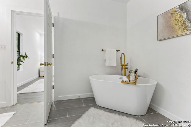 Image 29 of 48 For 1722 Ridgewood Ct W