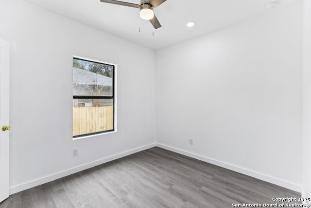 Image 33 of 48 For 1722 Ridgewood Ct W