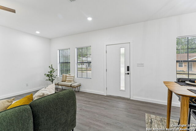 Image 7 of 48 For 1722 Ridgewood Ct W