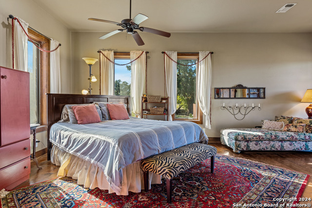 Image 17 of 65 For 5059 Trainer Wuest