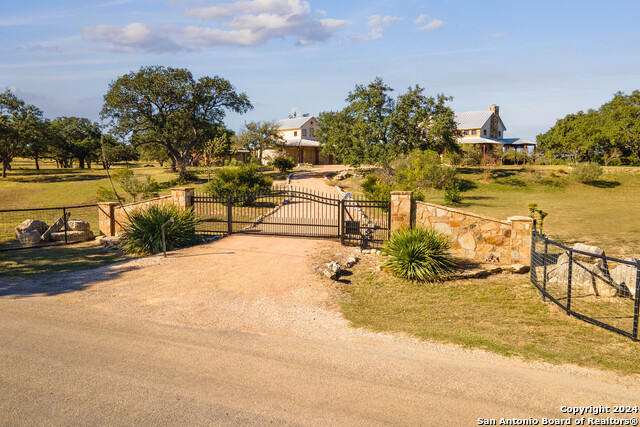 Image 37 of 65 For 5059 Trainer Wuest