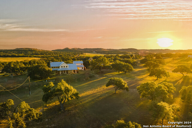 Image 42 of 65 For 5059 Trainer Wuest