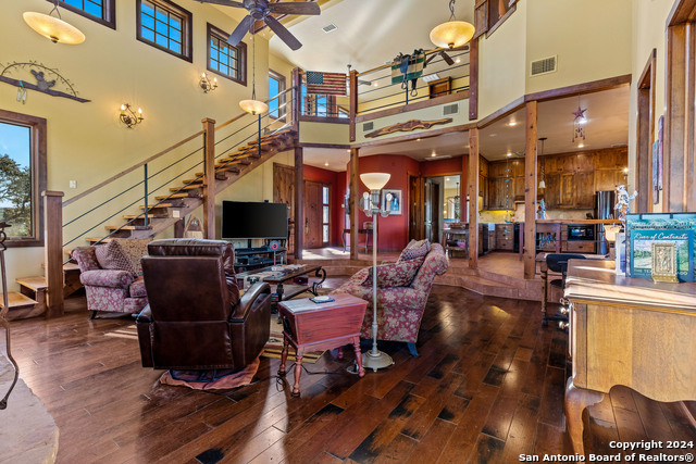 Image 9 of 65 For 5059 Trainer Wuest