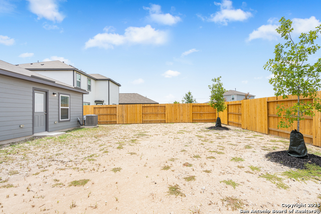 Listing photo id 11 for 11844 Luckey Villa
