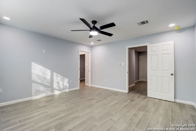 Image 17 of 43 For 406 Northvalley