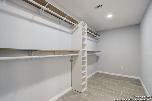 Image 22 of 43 For 406 Northvalley